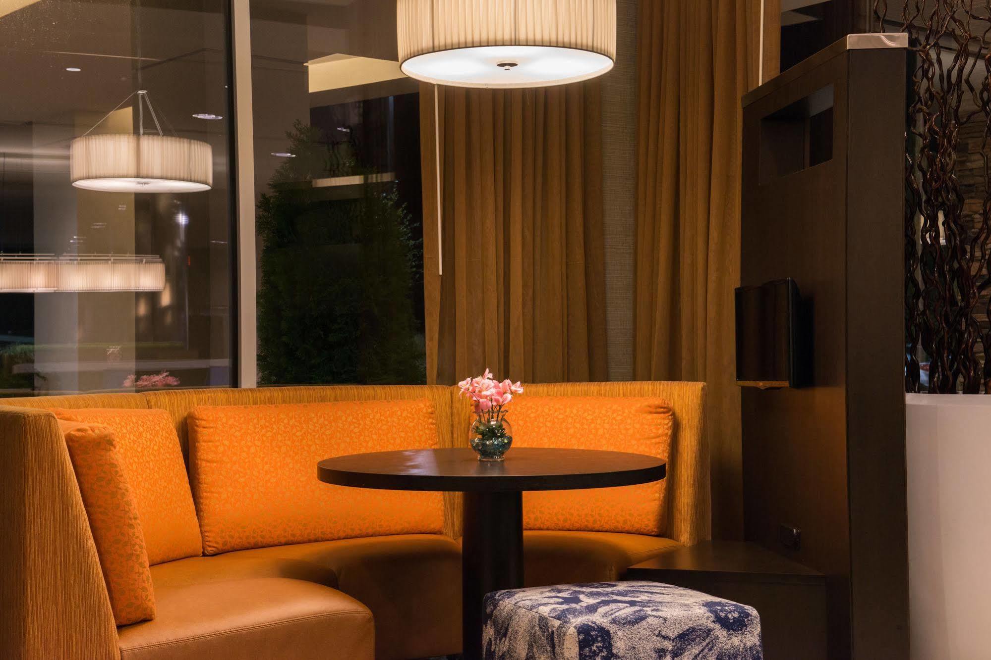 คอร์ตยาร์ด ฮอต สปริงส์ Hotel ฮอตสปริงส์ ภายนอก รูปภาพ